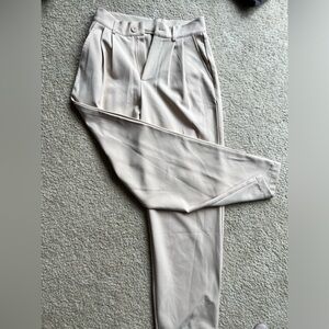Medium Dazy SHEIN pants tan never worn